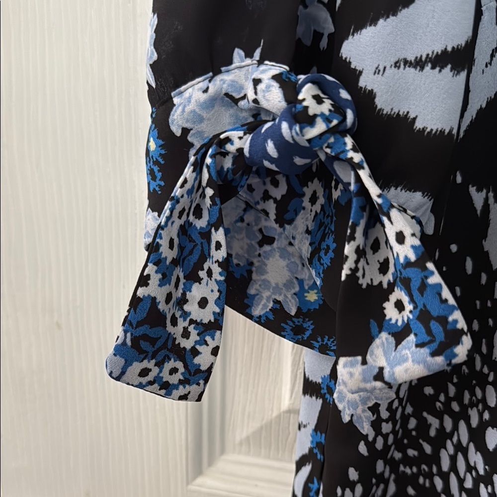 Women's Black and Blue Patterned Top - Picture 4 of 7